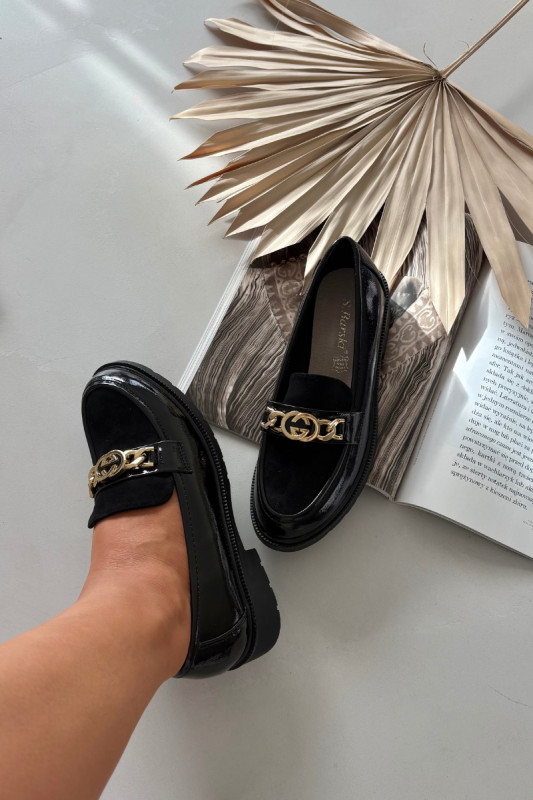 Lakované mokasíny so zlatou ozdobou, čierne