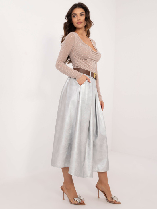 Elegantná strieborná midi sukňa
