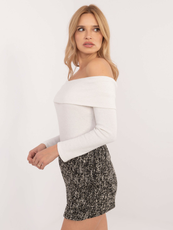 Elegantný ecru pulóver s dlhým rukávom