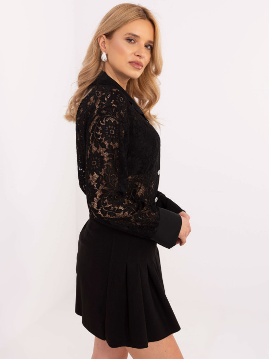 Elegantná čierna blúzka s čipkou