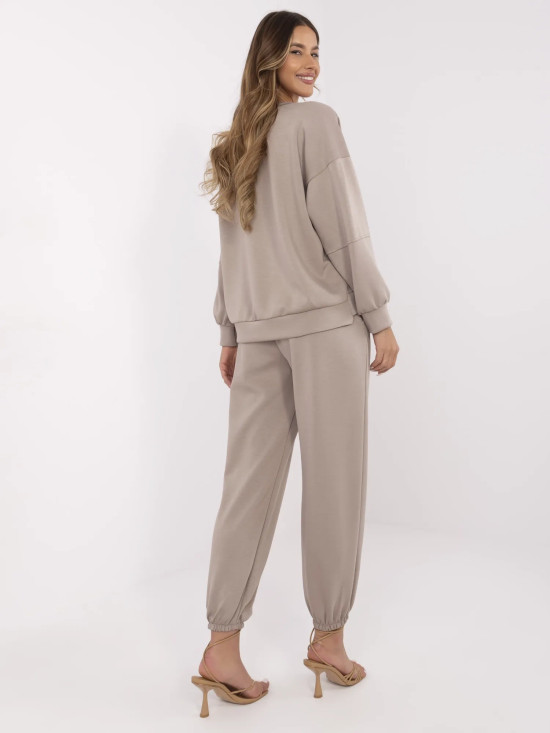 Štýlový komplet v tmavobéžovej farbe