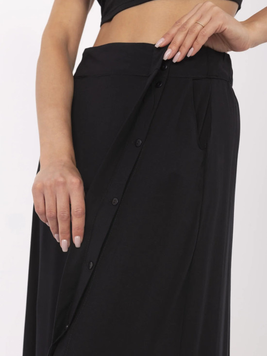 Elegantná čierna midi sukňa