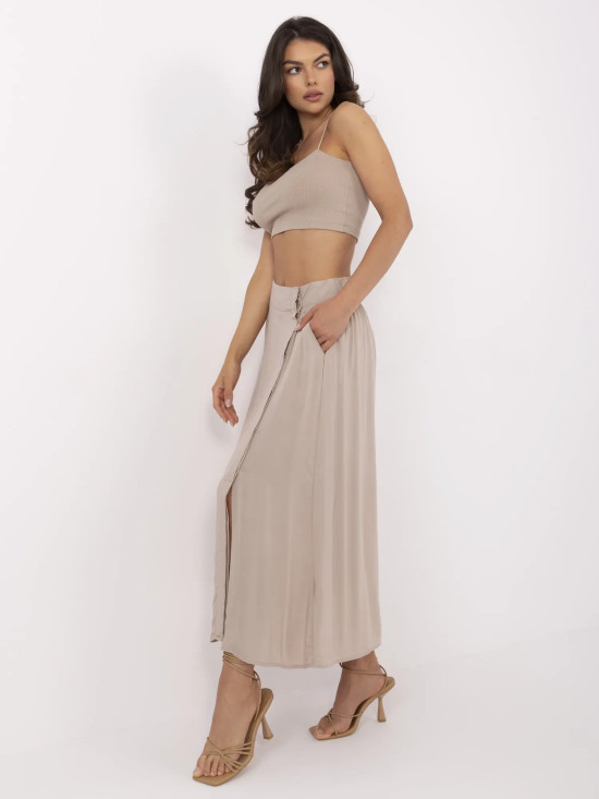 Elegantná midi sukňa v béžovej farbe