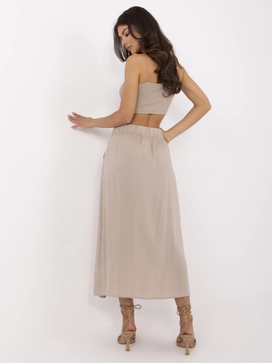 Elegantná midi sukňa v béžovej farbe