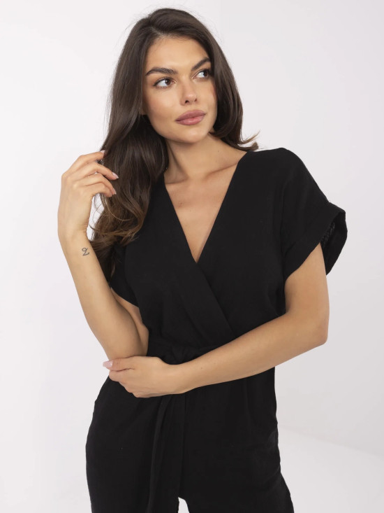 Elegantný čierny overal s krátkym rukávom