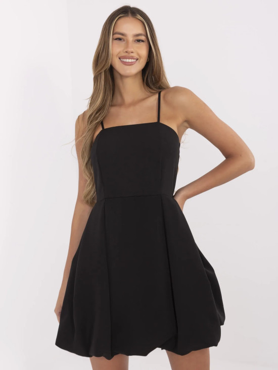 Elegantné čierne koktejlové šaty