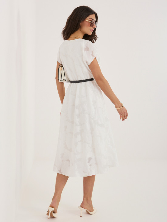 Biele elegantné midi šaty s opaskom