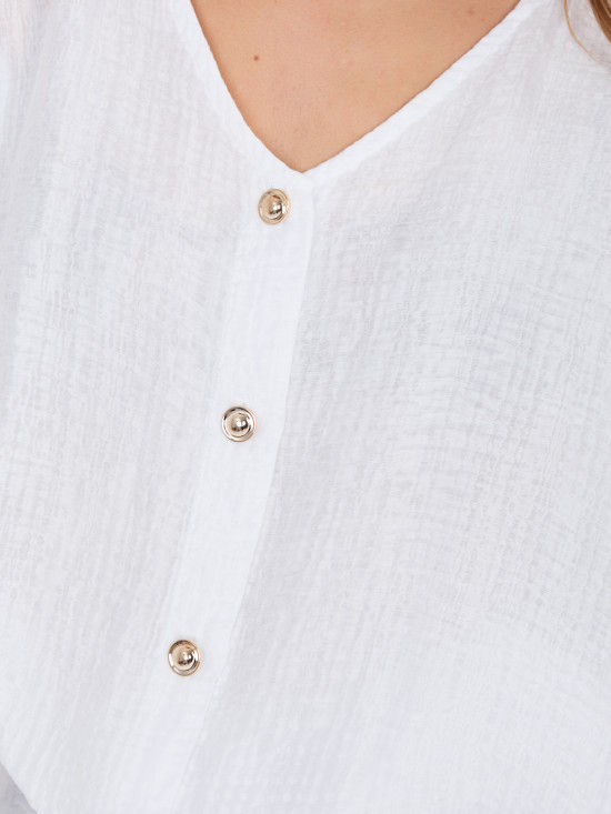 Biela blúzka s V-výstrihom a textúrovaným materiálom