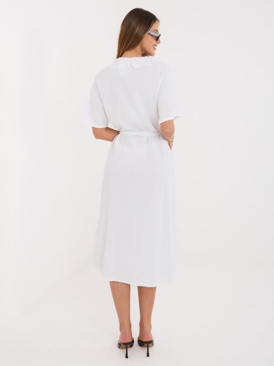 Biele rozšírené midi šaty s opaskom a vreckami