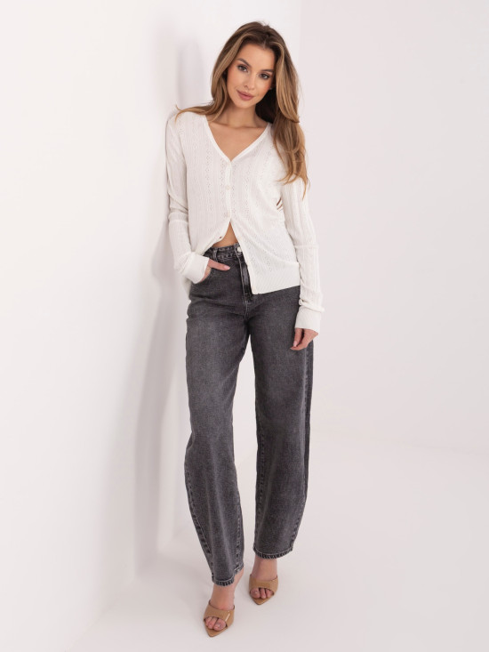 Biely ažúrový pulóver na gombíky s V-výstrihom