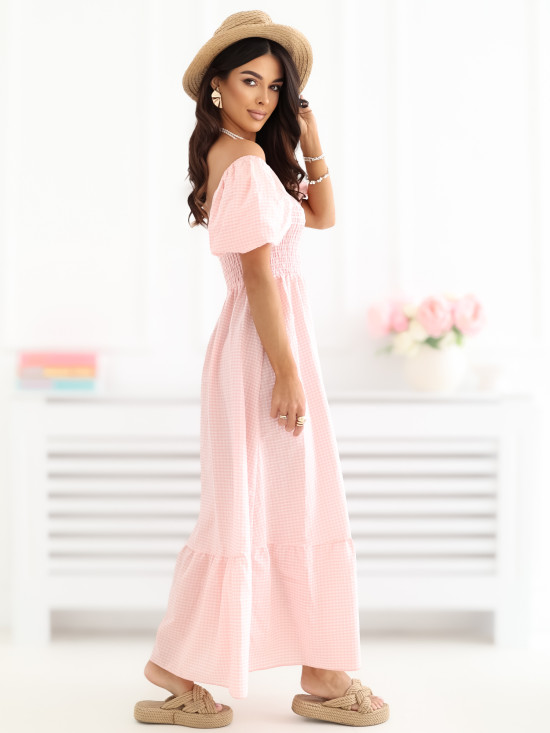 Broskyňové midi šaty s volánom a károvaným vzorom