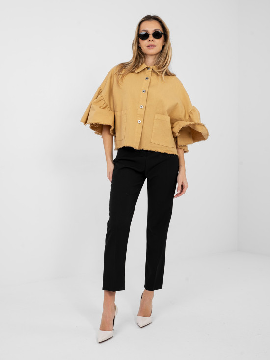 Krátka hnedá bavlnená bunda s volánom a 3/4 rukávmi