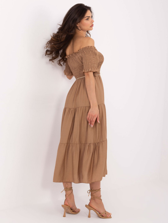 Camel hnedé letné midi šaty s off-shoulder strihom