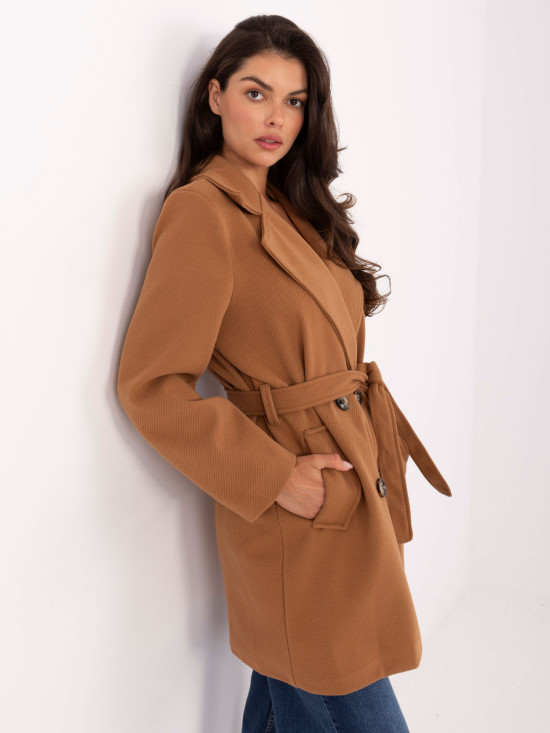 Elegantný prechodný kabát v camel farbe