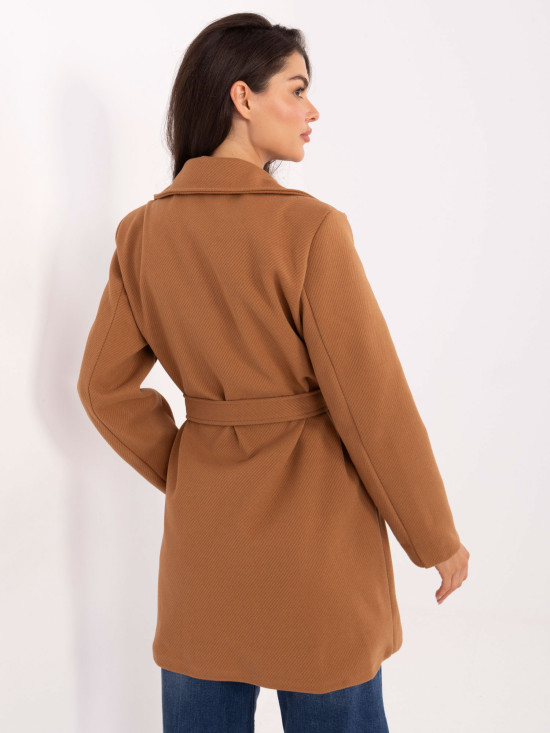 Elegantný prechodný kabát v camel farbe