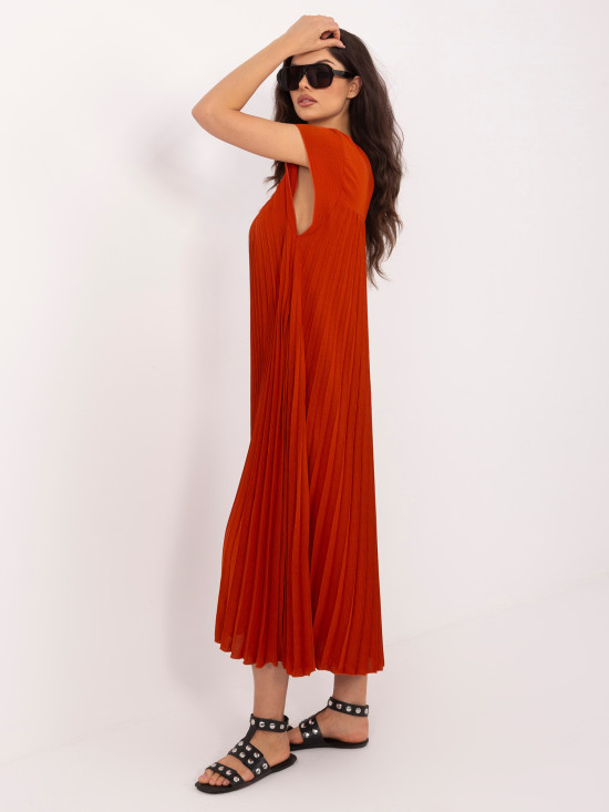 Oranžové midi koktejlové šaty bez rukávov