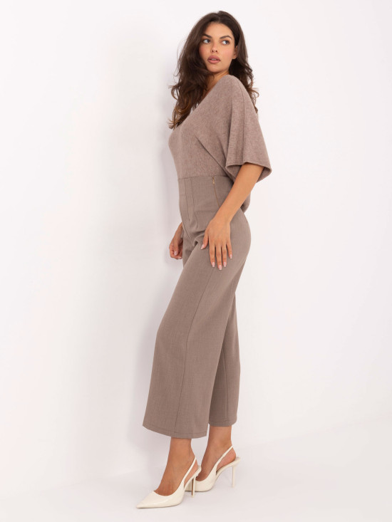 Elegantné tmavobéžové nohavice s vysokým pásom