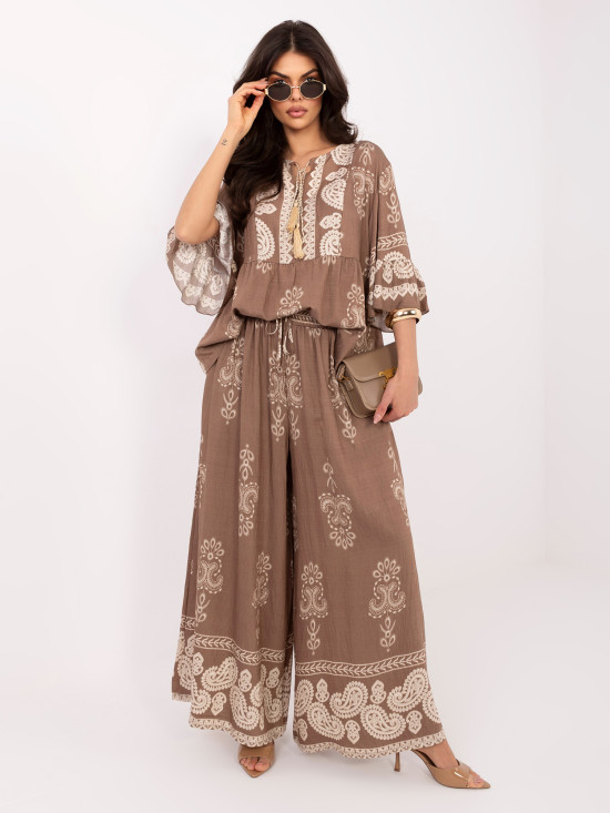 Béžový komplet s potlačou a viazaním