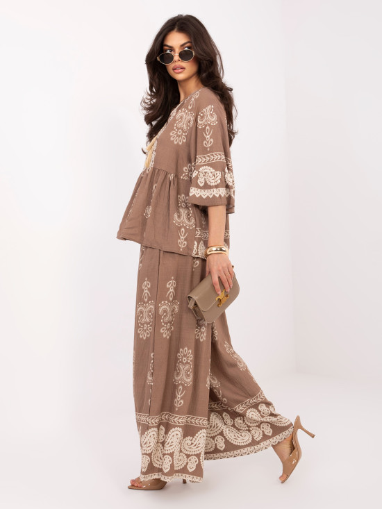 Béžový komplet s potlačou a viazaním