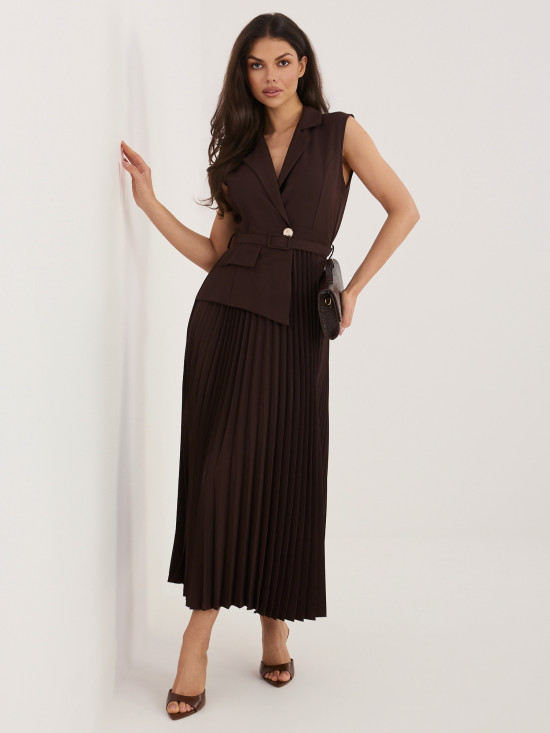 Elegantné hnedé midi šaty s opaskom a flitrami