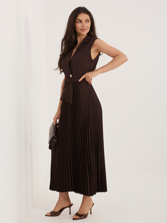 Elegantné hnedé midi šaty s opaskom a flitrami