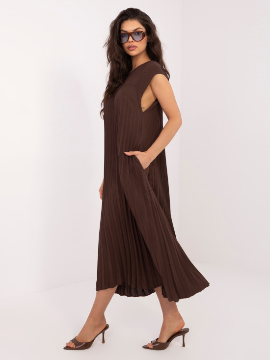 Hnedé midi koktejlové šaty bez rukávov