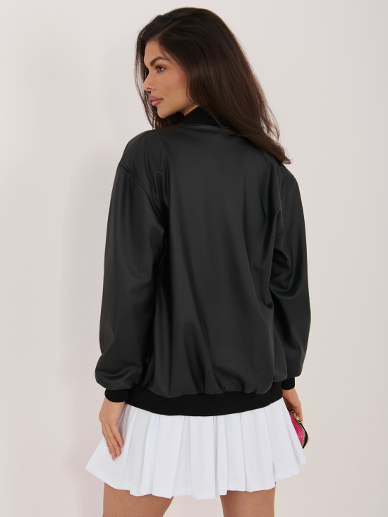 Čierna prechodná bunda z ekokože so stojačikom