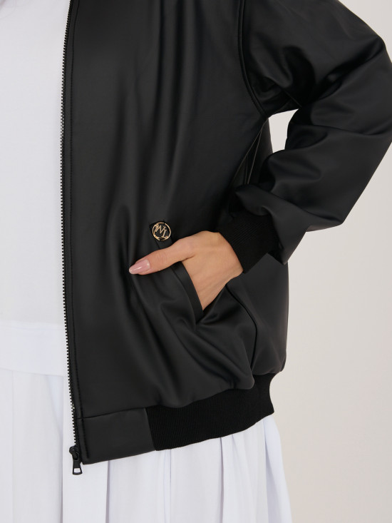 Čierna prechodná bunda z ekokože so stojačikom