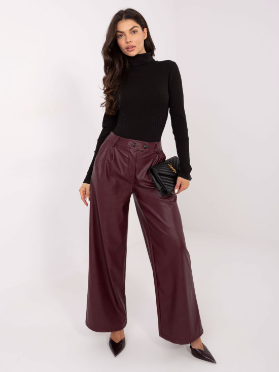 Čierna rebrovaná blúzka s rolákom