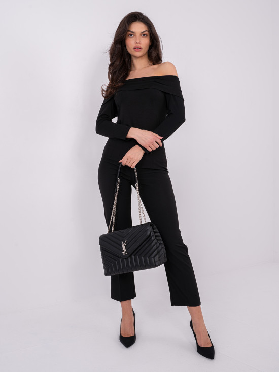 Čierna blúzka s odhalenými ramenami a 3/4 rukávmi