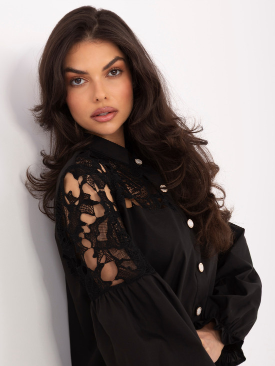 Čierna bavlnená košeľa s čipkou a stojačikom