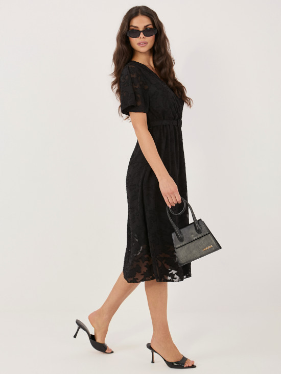 Čierne rozšírené midi šaty s opaskom