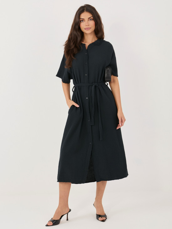 Čierne rozšírené midi šaty s opaskom a vreckami