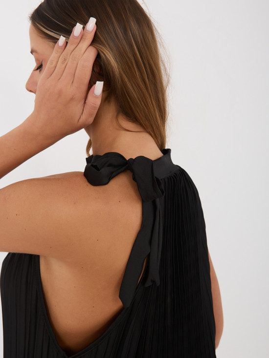Čierne koktejlové midi šaty s viazaním a volánom