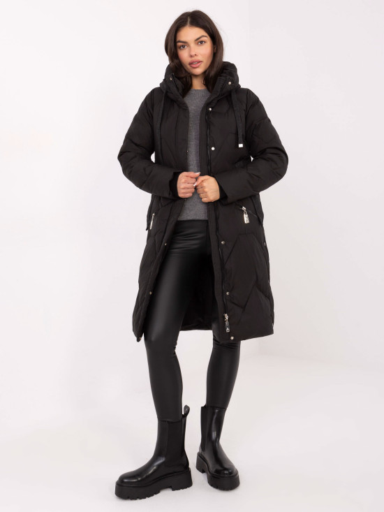 Dlhý čierny prešívaný kabát s kapucňou