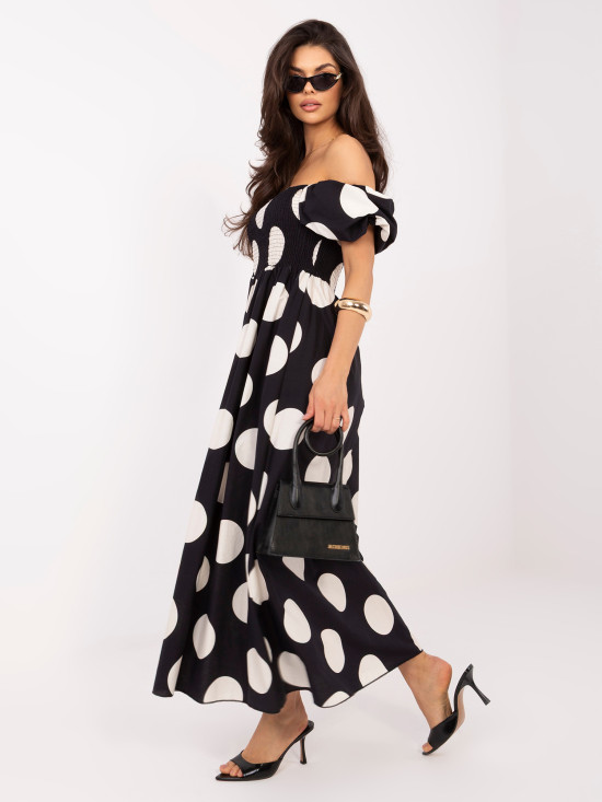 Čierne maxi šaty s bodkami a odhalenými ramenami