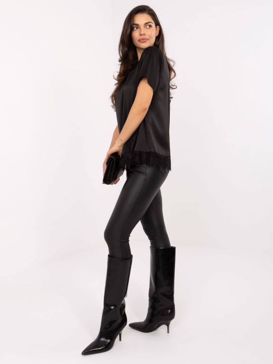 Čierna elegantná blúzka s čipkou