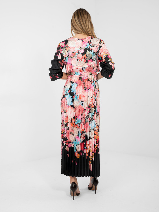 Čierne maxi šaty s kvetinovým vzorom a opaskom