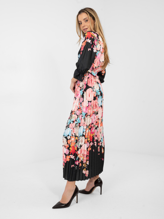 Čierne maxi šaty s kvetinovým vzorom a opaskom