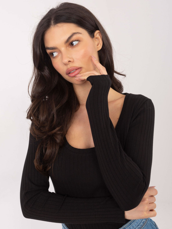 Čierne rebrované body s dlhým rukávom