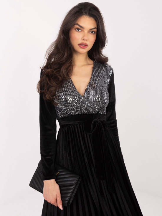 Čierne maxi šaty s opaskom a flitrami