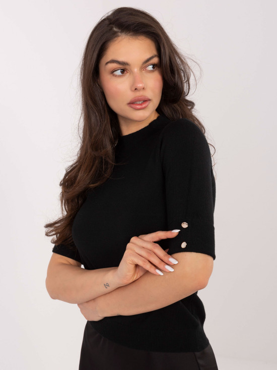 Čierny elegantný pulóver s polorolákom a gombíkmi