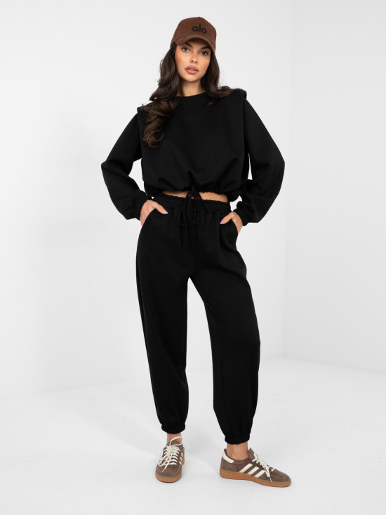 Čierny dámsky komplet s viazaním a ramennými vypchávkami