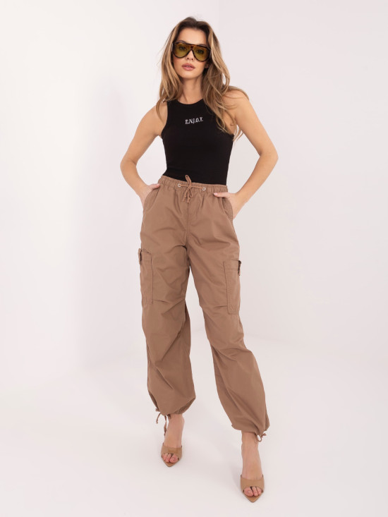 Čierny bavlnený top s výšivkou a nápisom