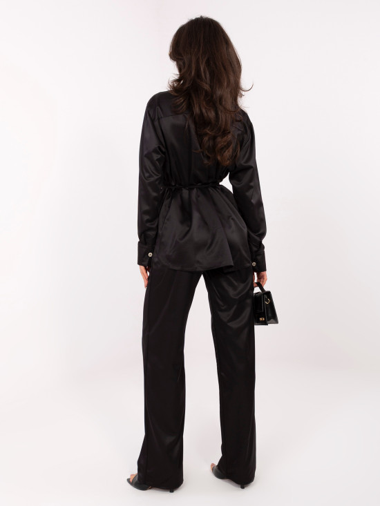 Elegantná čierna súprava s košeľou a nohavicami