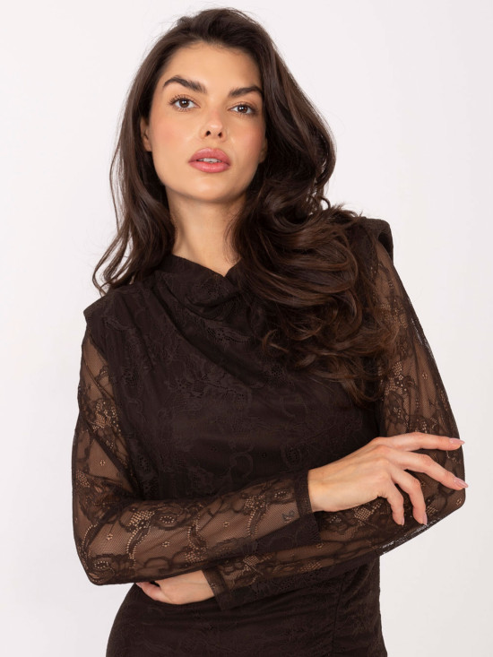Elegantné midi puzdrové šaty s čipkou v hnedej farbe