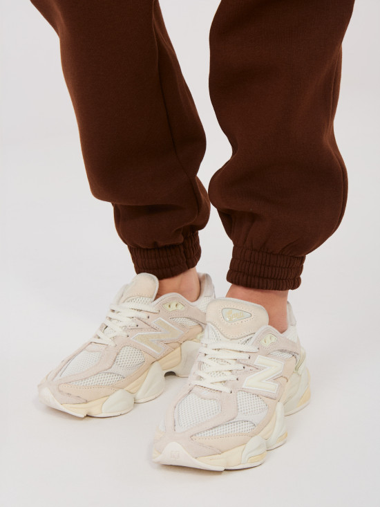 Dámske teplákové nohavice s vysokým pásom, hnedé