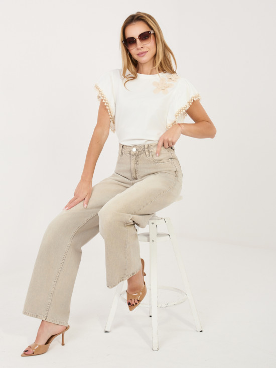 Biela blúzka s aplikáciou