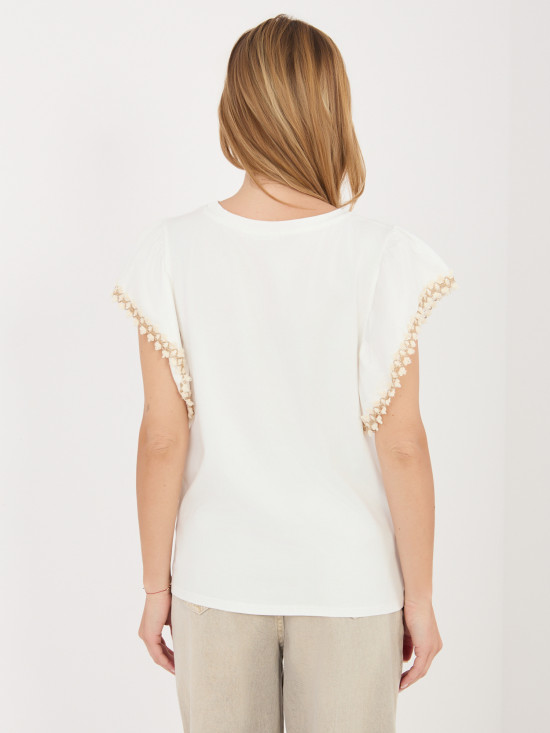 Biela blúzka s aplikáciou