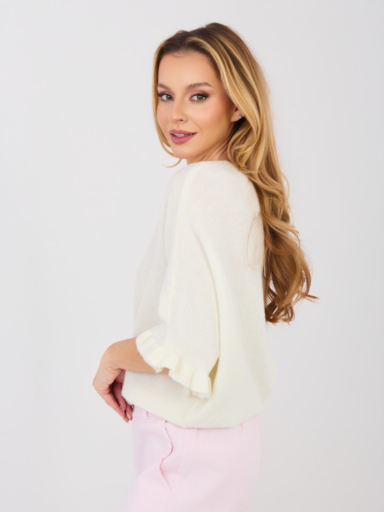 Ecru pulóver s 3/4 rukávmi a volánom
